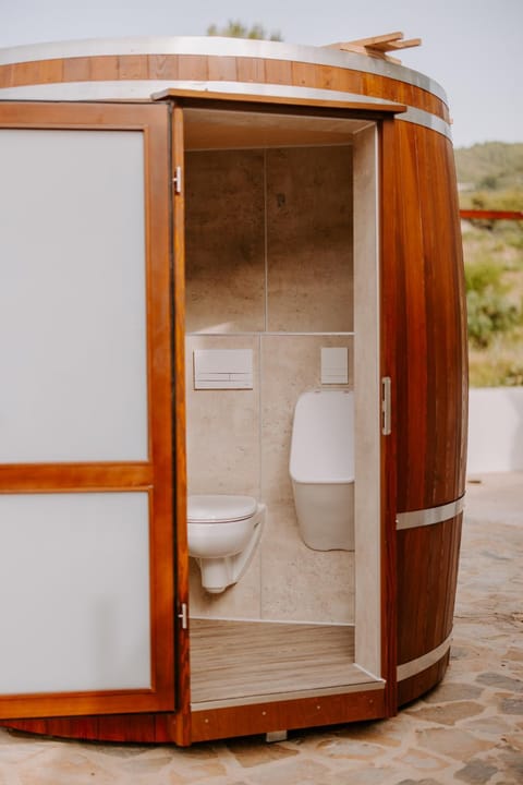 Los barriles, FincaSeguroBodega Capsule hotel in Marina Baixa