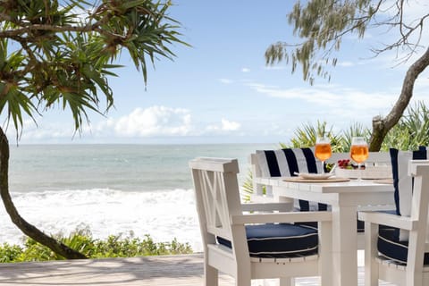 Natural landscape, Balcony/Terrace, Dining area, Beach, Sea view