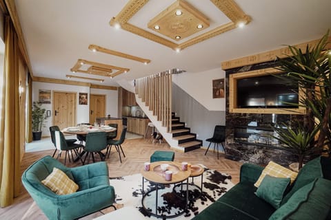 Living room, Seating area