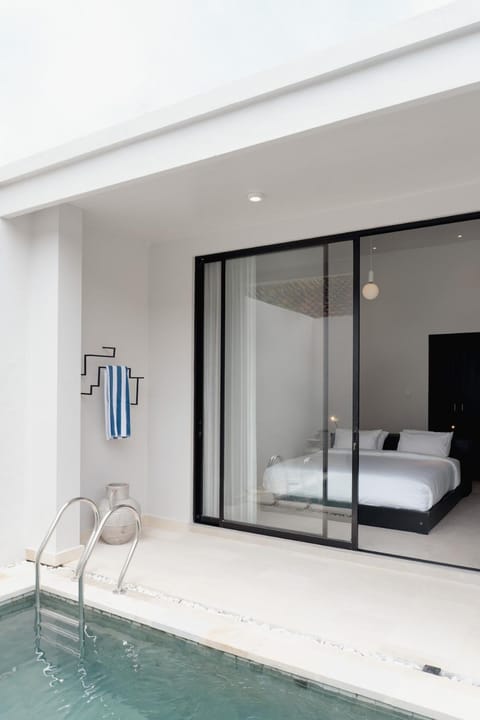 Bed, Bedroom, Pool view, Swimming pool, towels