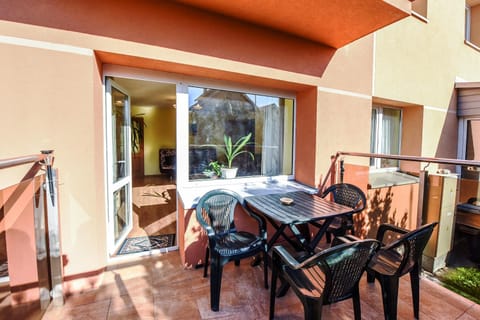 Patio, Spring, Day, Balcony/Terrace, Balcony/Terrace, Seating area, City view, Street view, Area and facilities