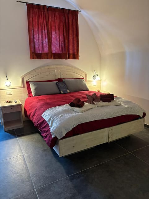 Maso Kreuzberg, Suite romantica piano terra 7 Bed and Breakfast in Trentino-South Tyrol