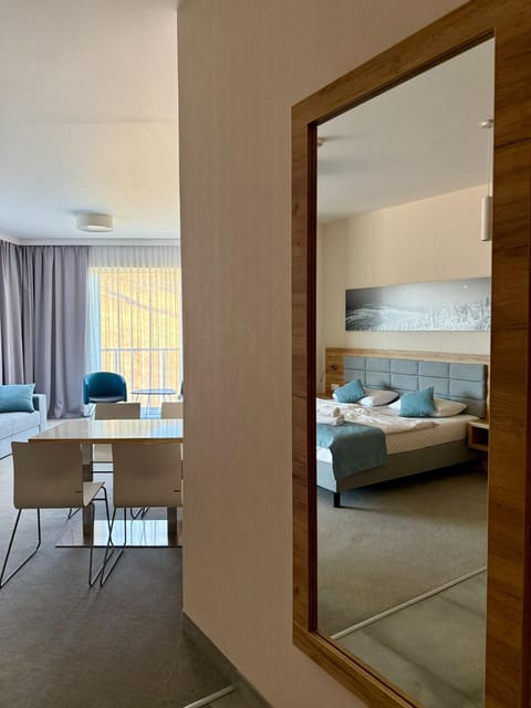 Bed, TV and multimedia, Living room, Photo of the whole room, Seating area, Bedroom