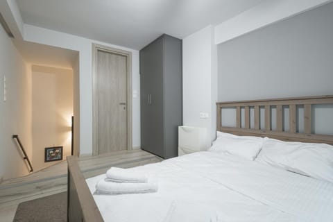 Annita's Cozy Loft Volos Bed and Breakfast in Volos