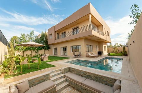 Property building, Patio, Day, Garden, Garden view, Pool view, Swimming pool, sunbed
