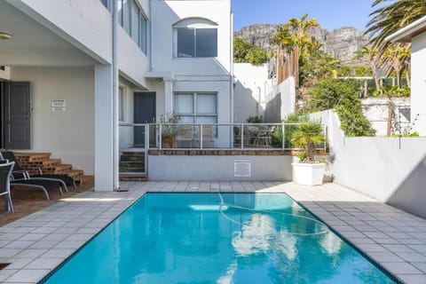 Luxury Camps Bay Getaway House in Camps Bay