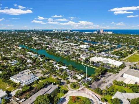 4BR Lakefront Heated Pool -Jacuzzi -Basket -Sauna House in Wilton Manors