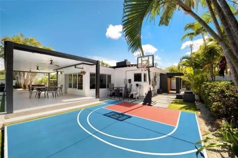 4BR Lakefront Heated Pool -Jacuzzi -Basket -Sauna House in Wilton Manors