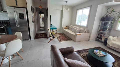 TV and multimedia, Kitchen or kitchenette, Living room, Seating area, Dining area, stove