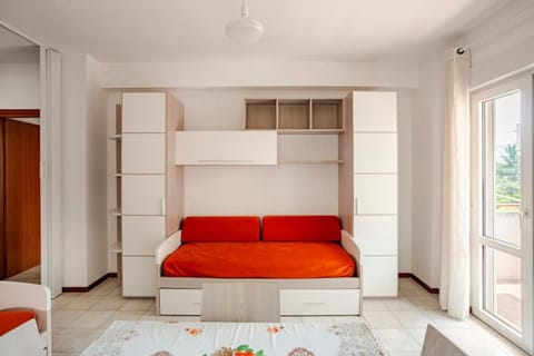 Bed, Living room, Photo of the whole room, Seating area, wardrobe
