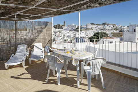 Property building, Balcony/Terrace, Living room