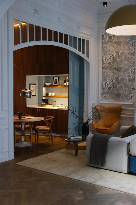 Kitchen or kitchenette, Seating area, Dining area