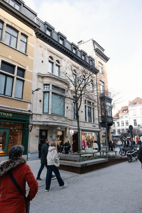 Property building, Day, People, Neighbourhood, City view, Street view, Location