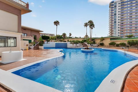 Property building, Day, Pool view, Swimming pool, sunbed