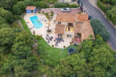 Villa méditerranéenne avec piscine et jardin Villa in Fréjus