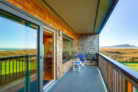 Stunning Ocean Views! Oregon Coast Condo Apartment in Gearhart