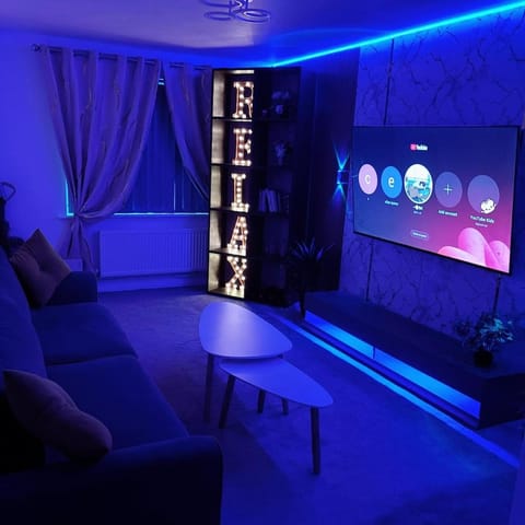 Communal lounge/ TV room, Living room, Evening entertainment