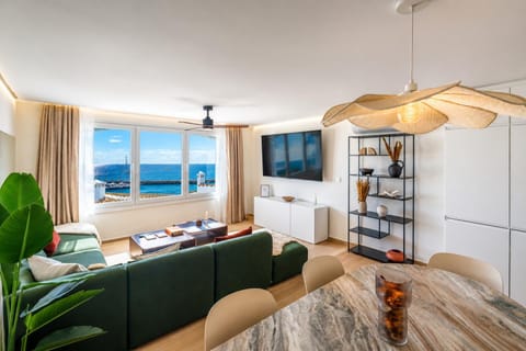 TV and multimedia, Living room, Seating area, Dining area, Sea view, air conditioner