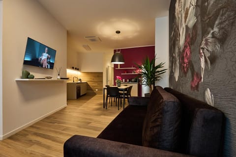 TV and multimedia, Living room, Seating area, Dining area