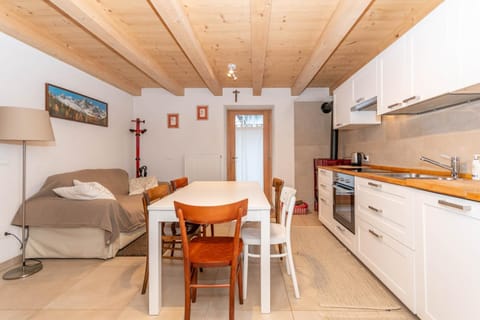 Kitchen or kitchenette, Living room, Dining area, oven, stove