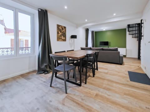 TV and multimedia, Living room, Dining area
