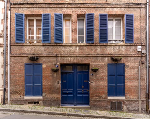 Property building, Facade/entrance