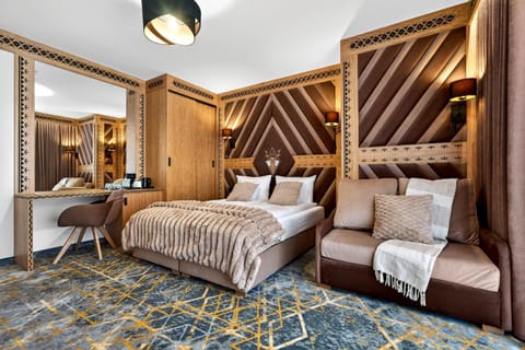 Bed, Living room, Photo of the whole room, Seating area, Bedroom, wardrobe