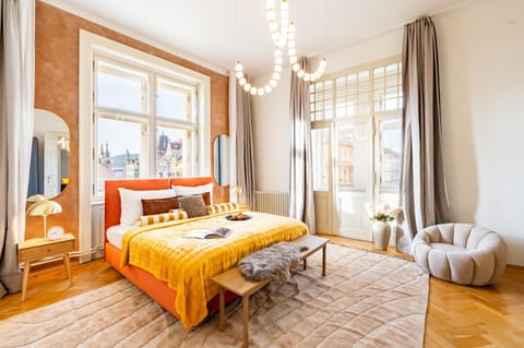 Bed, Photo of the whole room, Seating area, Bedroom