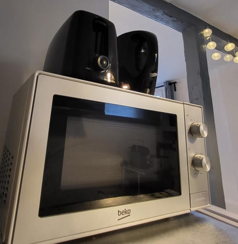 Coffee/tea facilities, microwave, toaster, toaster