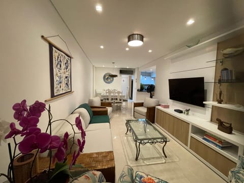 Communal lounge/ TV room, Living room, Decorative detail, Evening entertainment, Entertainment, pet friendly