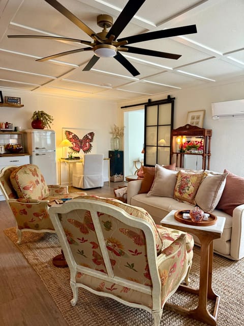 The Wing - luxurious king suite tiny studio home! House in Table Rock Lake