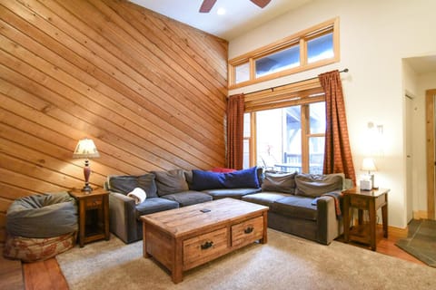Winterpoint Snowbound Townhome - Walk to Town/Slopes Apartment in Breckenridge