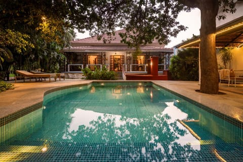 Property building, Garden view, Pool view, Swimming pool