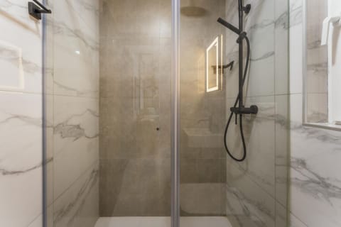 NEW - Only Suites Unit 1 Modern 2-Bedroom apartment with common heated Jacuzzi by SF Homes Apartment in Saint Julians