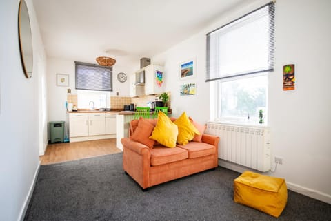 Kitchen or kitchenette, Living room, Seating area