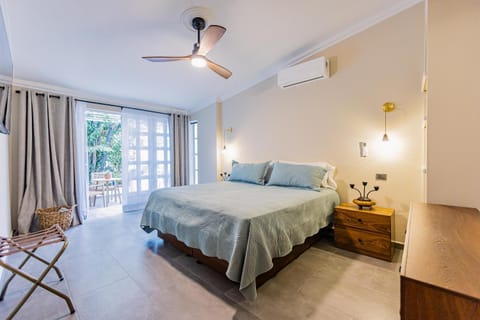 Bed, Photo of the whole room, Bedroom, air conditioner