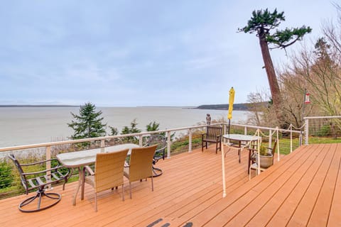 Uninterrupted Water Views! Whidbey Island Getaway House in Greenbank