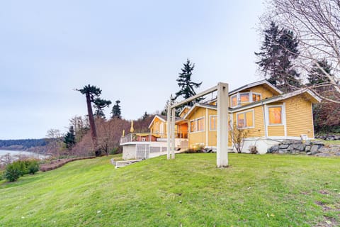 Uninterrupted Water Views! Whidbey Island Getaway House in Greenbank