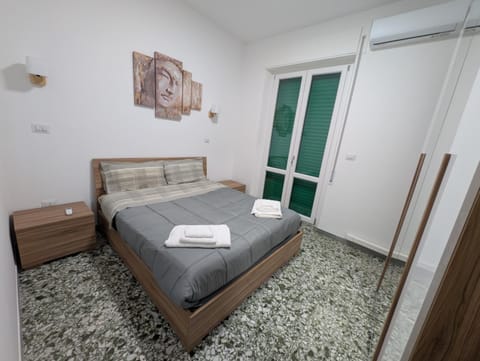 Bedroom, wardrobe, air conditioner