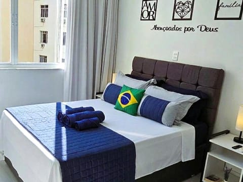 Bedroom, towels