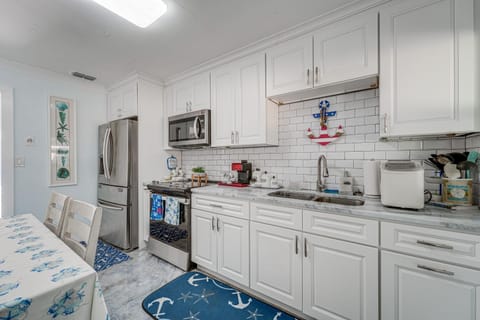 Steps to Madeira Beach! Family Getaway with Hot Tub House in Madeira Beach