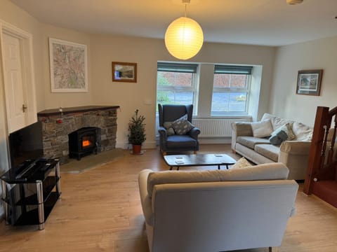 TV and multimedia, Living room, Seating area, Evening entertainment