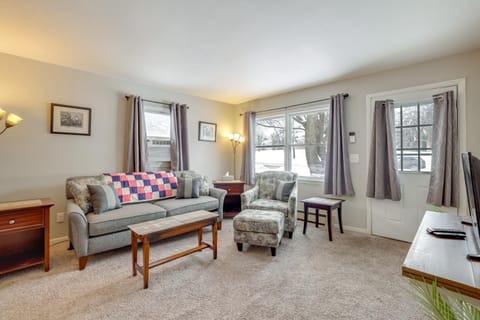 2 Mi to CMU! Quaint Bungalow with Fenced Backyard House in Mount Pleasant