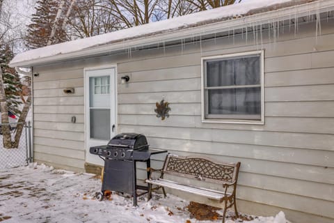 2 Mi to CMU! Quaint Bungalow with Fenced Backyard House in Mount Pleasant