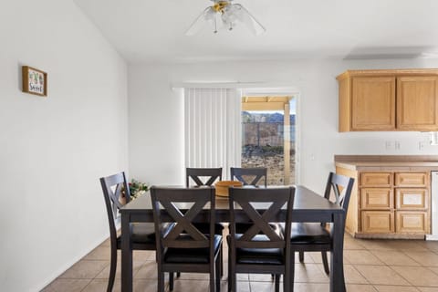 Covered Patio • Desert Views • Near Joshua Tree House in Joshua Tree