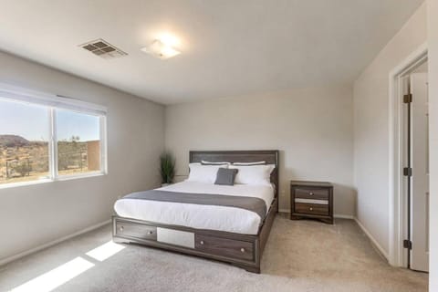 Joshua Tree Home • Fire Pit • Near Natl Park House in Joshua Tree