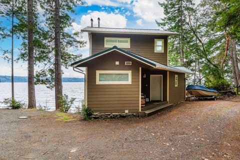 Hood Canal Shoreline Escape House in Brinnon