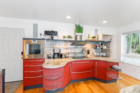 Hood Canal Shoreline Escape House in Brinnon