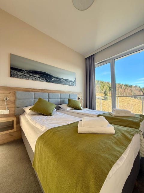 Bed, Photo of the whole room, Bedroom, towels