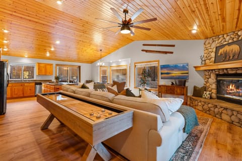 TV and multimedia, Living room, fireplace